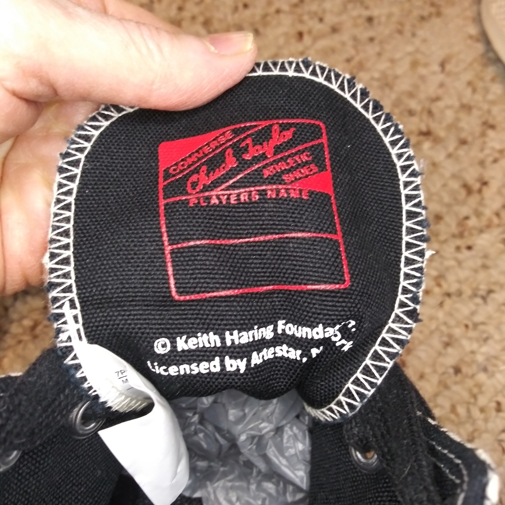 Converse Keith Haring 2021 Unisex Dancing Figures Black, Red/White Chuck Taylors - Picture 4 of 11